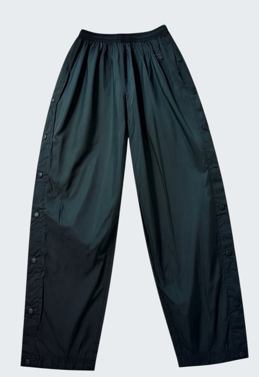 Champion Vintage Trackpants L baggy 68 33 [photoroom-buegeln-bg-e9ecef-v1] [sha:abf7ee8a3796] [bg:#E9ECEF] [source_image:86113884274952]