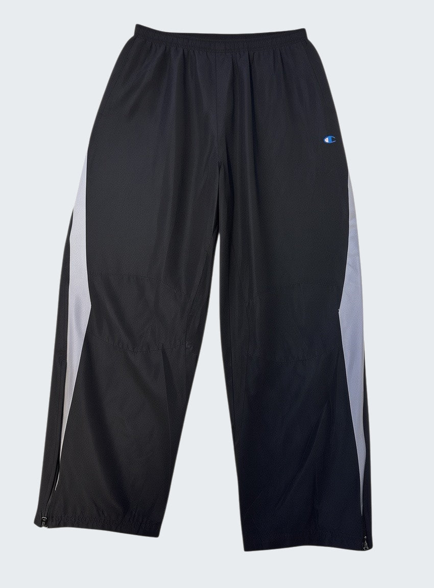 Champion Vintage Trackpants L baggy 6-9-3-5 [photoroom-buegeln-bg-e9ecef-v1] [sha:87966a3ef18f] [bg:#E9ECEF] [source_image:86113832829192]
