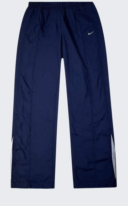 Nike Vintage Trackpants Kids L fit Xs baggy 73 89 [photoroom-buegeln-bg-e9ecef-v1] [sha:842ff5e81484] [bg:#E9ECEF] [source_image:86113796325640]