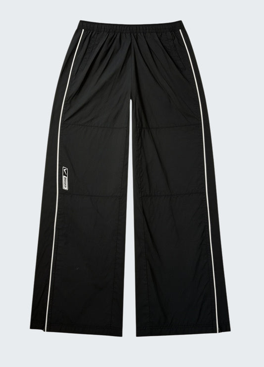 Nike Vintage Track Pants L | Baggy Trackpants 68 64 [photoroom-buegeln-bg-e9ecef-v1] [sha:55102fb80751] [bg:#E9ECEF] [source_image:86113883193608]
