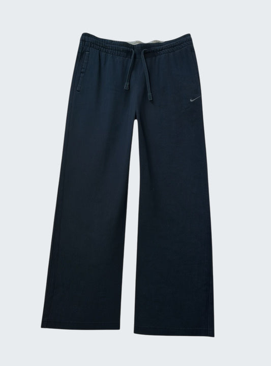 Nike Vintage Trackpants L baggy 7-3-4-6 [photoroom-buegeln-bg-e9ecef-v1] [sha:a1af5880d2be] [bg:#E9ECEF] [source_image:86113766473992]