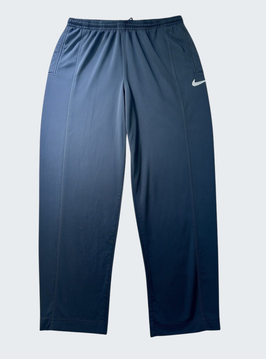 Nike vintage Trackpants L gekürzt S 7-2-2-1 [photoroom-buegeln-bg-e9ecef-v1] [sha:5f20078fb8b3] [bg:#E9ECEF] [source_image:86113802092808]