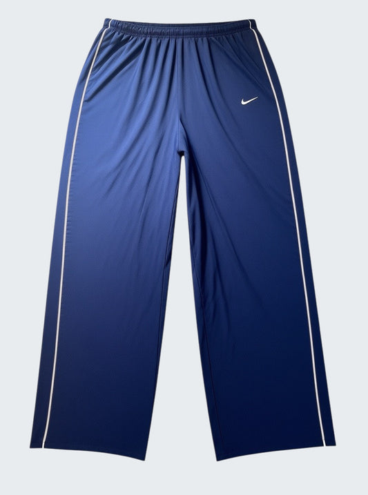 Nike vintage Trackpants M fit S 7-2-4-4 [photoroom-buegeln-bg-e9ecef-v1] [sha:4eabaab44647] [bg:#E9ECEF] [source_image:86113788854536]