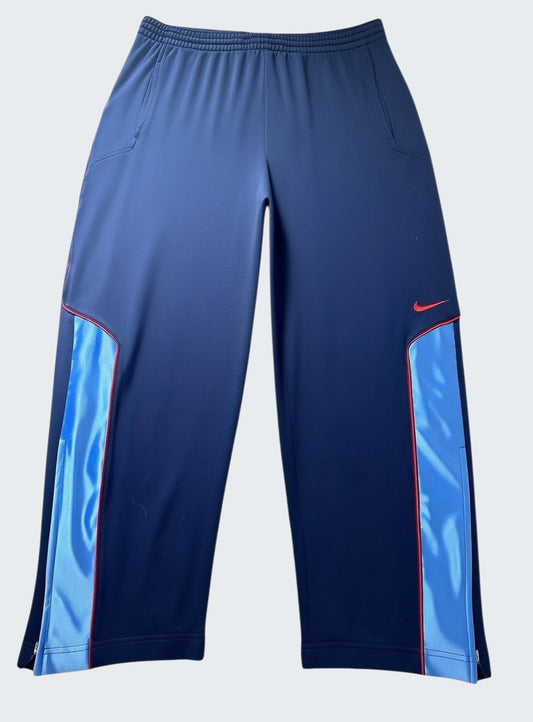 Nike vintage Trackpants M gekürzt 7-2-4-1 [photoroom-buegeln-bg-e9ecef-v1] [sha:8f25d0dd97ed] [bg:#E9ECEF] [source_image:86113797603592]