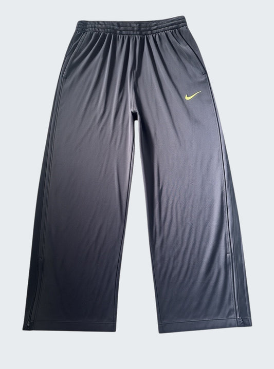 Nike vintage Trackpants S baggy 7-2-2-3 [photoroom-buegeln-bg-e9ecef-v1] [sha:bd817aa38d4d] [bg:#E9ECEF] [source_image:86113791049992]