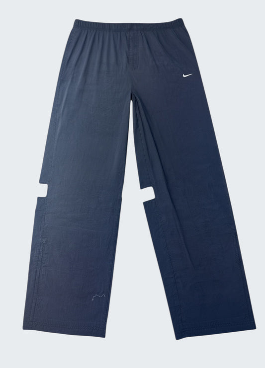 Nike vintage Trackpants XL fit L 7 2 6 0 [photoroom-buegeln-bg-e9ecef-v1] [sha:f4bddcbbb0e6] [bg:#E9ECEF] [source_image:86113777910024]