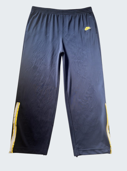 Nike vintage Trackpants L ohne Seil 7-2-3-2 [photoroom-buegeln-bg-e9ecef-v1] [sha:091812aafcef] [bg:#E9ECEF] [source_image:86113792360712]