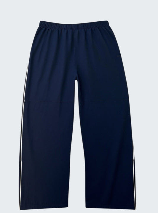 Reebok Vintage Trackpants Xl baggy 6-9-5-0 [photoroom-buegeln-bg-e9ecef-v1] [sha:202b2695e1d3] [bg:#E9ECEF] [source_image:86113830502664]