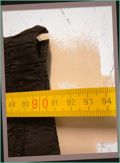 Entdecke unsere Vintage Track Pants von Nike und anderen Marken, erhältlich bei Valuxery.de - Dein Shop für trendige Vintage - Kleidung. Unsere Track Pants sind aus hochwertigen Materialien und