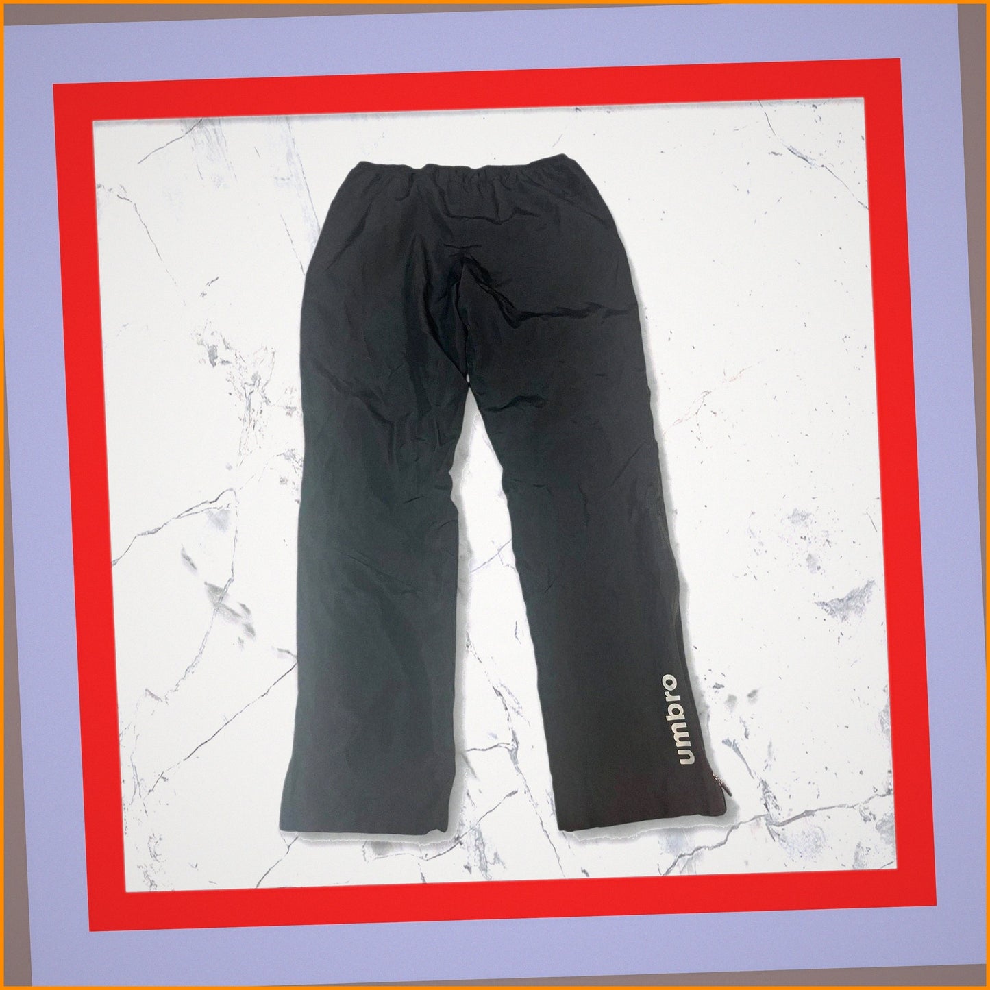 Entdecke unsere Vintage Track Pants von Nike und anderen Marken, erhältlich bei Valuxery.de - Dein Shop für trendige Vintage - Kleidung. Unsere Track Pants sind aus hochwertigen Materialien und