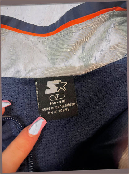 Entdecke unsere Vintage Track Pants von Nike und anderen Marken, erhältlich bei Valuxery.de - Dein Shop für trendige Vintage - Kleidung. Unsere Track Pants sind aus hochwertigen Materialien und