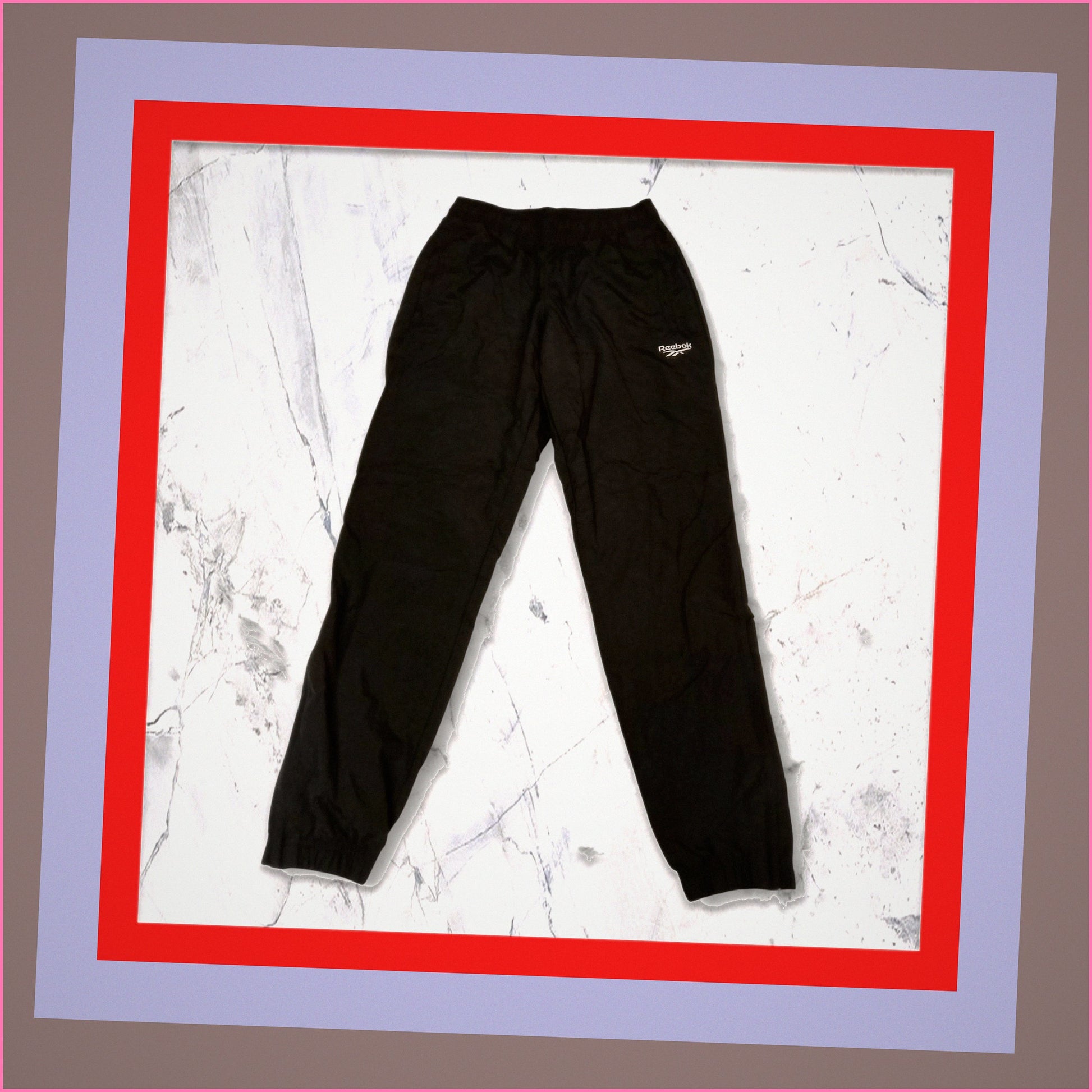 Entdecke unsere Vintage Track Pants von Nike und anderen Marken, erhältlich bei Valuxery.de - Dein Shop für trendige Vintage - Kleidung. Unsere Track Pants sind aus hochwertigen Materialien und