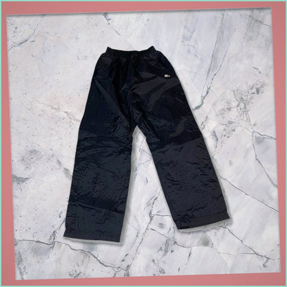 Entdecke unsere Vintage Track Pants von Nike und anderen Marken, erhältlich bei Valuxery.de - Dein Shop für trendige Vintage - Kleidung. Unsere Track Pants sind aus hochwertigen Materialien und