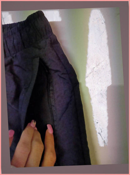 Entdecke unsere Vintage Track Pants von Nike und anderen Marken, erhältlich bei Valuxery.de - Dein Shop für trendige Vintage - Kleidung. Unsere Track Pants sind aus hochwertigen Materialien und