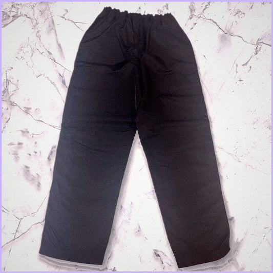 Entdecke unsere Vintage Track Pants von Nike und anderen Marken, erhältlich bei Valuxery.de - Dein Shop für trendige Vintage - Kleidung. Unsere Track Pants sind aus hochwertigen Materialien und