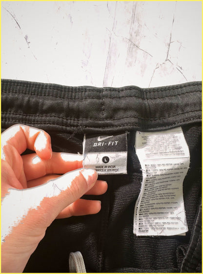 Nike vintage Trackpants L gekürzt 7-2-3-1