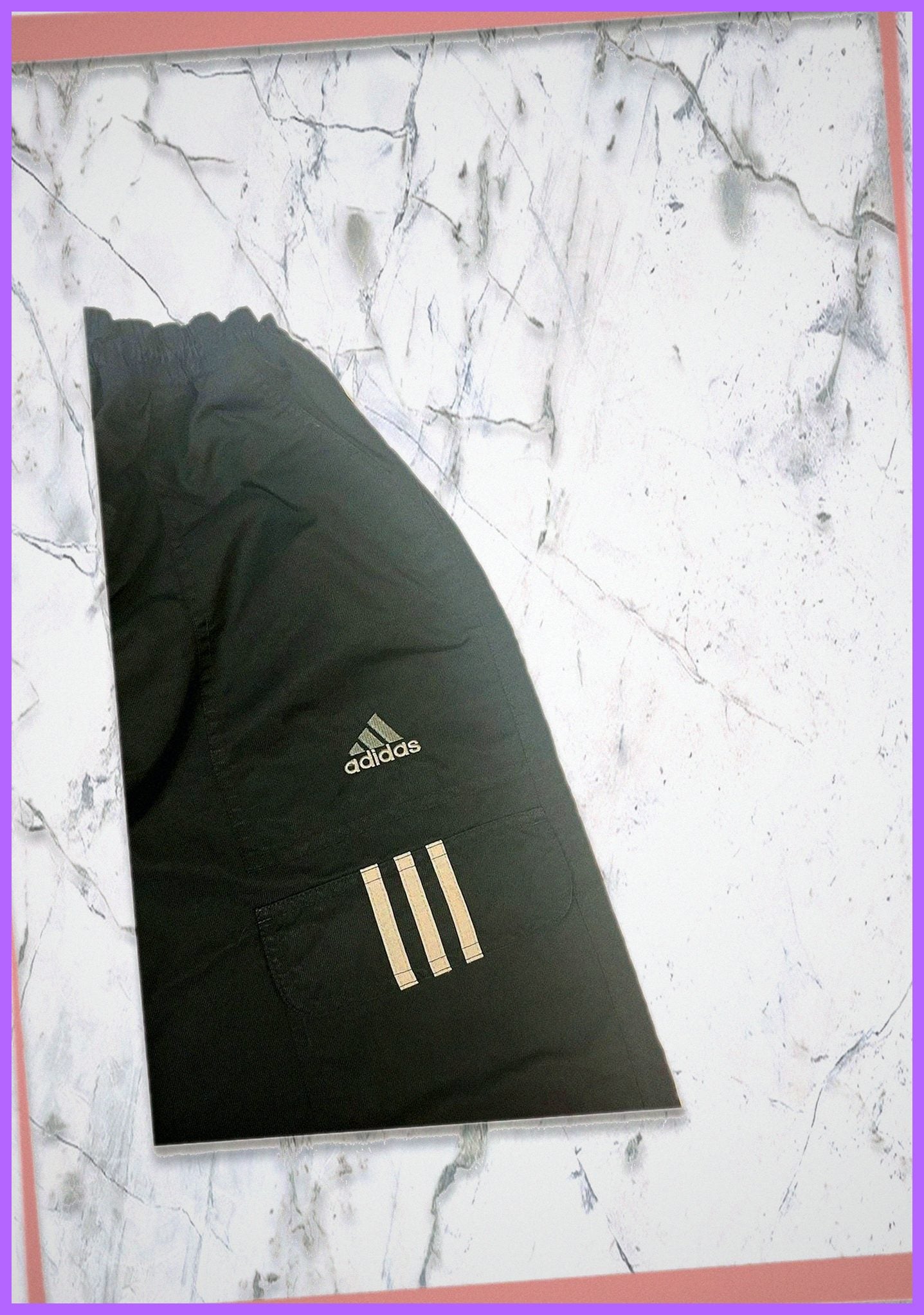 Entdecke unsere Vintage Track Pants von Nike und anderen Marken, erhältlich bei Valuxery.de - Dein Shop für trendige Vintage - Kleidung. Unsere Track Pants sind aus hochwertigen Materialien und