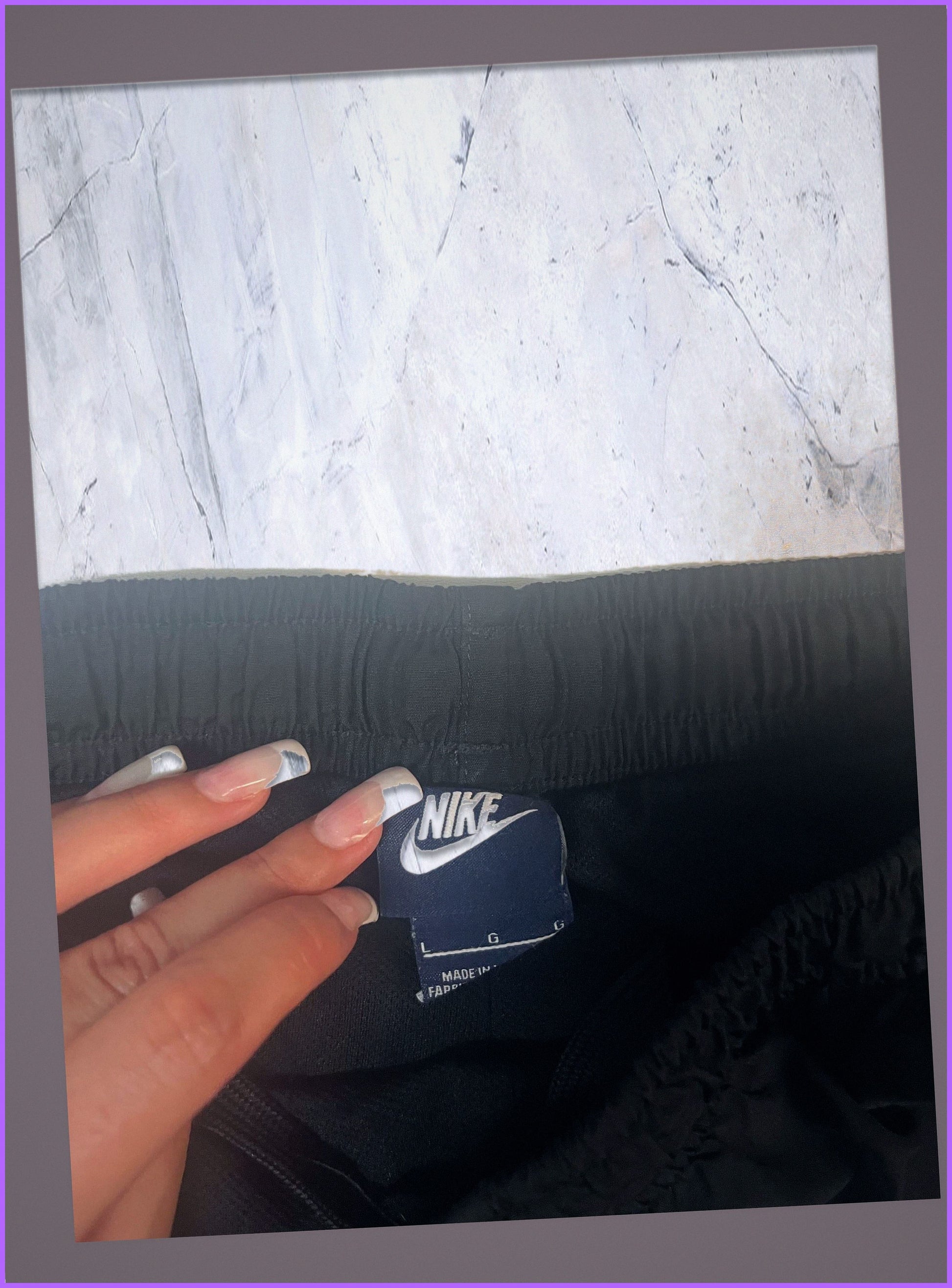 Entdecke unsere Vintage Track Pants von Nike und anderen Marken, erhältlich bei Valuxery.de - Dein Shop für trendige Vintage - Kleidung. Unsere Track Pants sind aus hochwertigen Materialien und