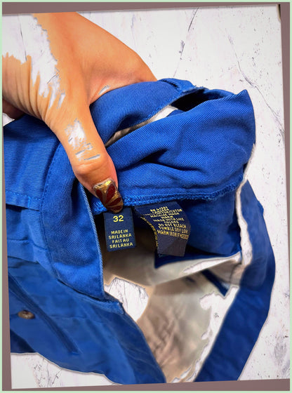 Entdecke unsere Vintage Track Pants von Nike und anderen Marken, erhältlich bei Valuxery.de - Dein Shop für trendige Vintage - Kleidung. Unsere Track Pants sind aus hochwertigen Materialien und