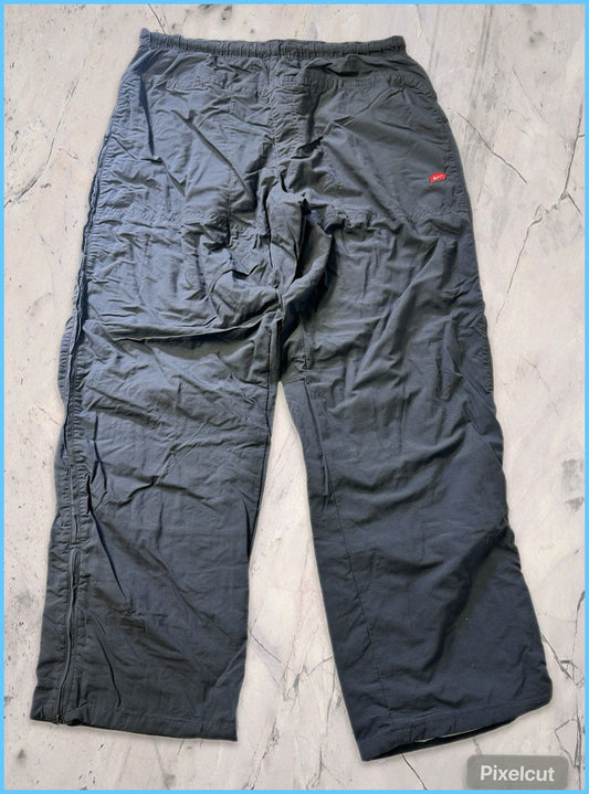 Nike vintage Trackpants XL fit M 7-2-4-7