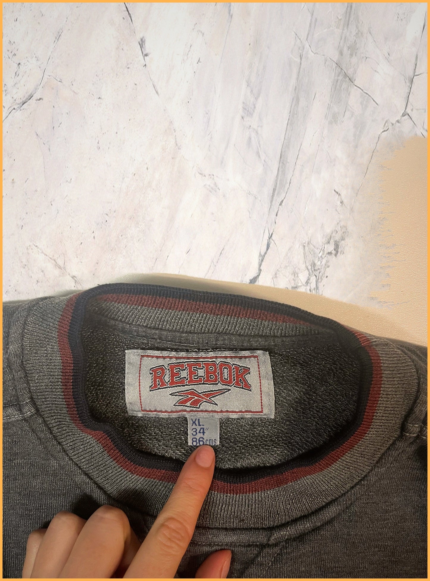 Vintage Reebok Sweatshirt XL fit S gesticktes Logo 5-7-2-7