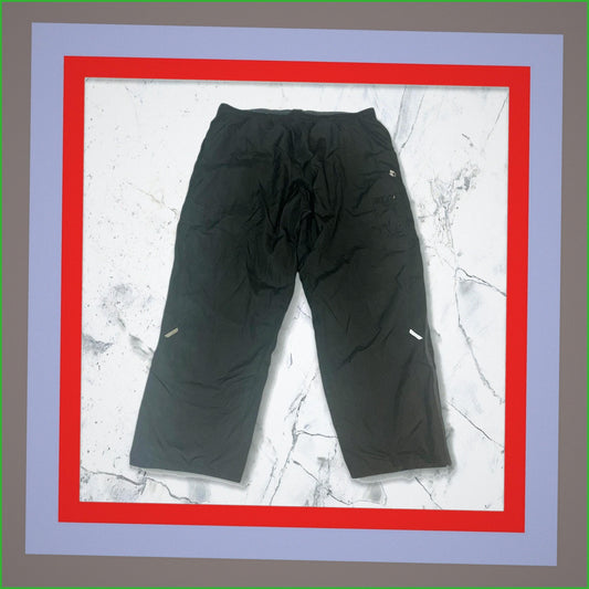 Entdecke unsere Vintage Track Pants von Nike und anderen Marken, erhältlich bei Valuxery.de - Dein Shop für trendige Vintage - Kleidung. Unsere Track Pants sind aus hochwertigen Materialien und