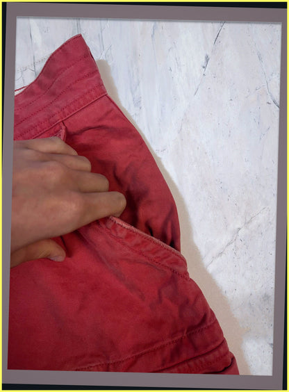 Entdecke unsere Vintage Track Pants von Nike und anderen Marken, erhältlich bei Valuxery.de - Dein Shop für trendige Vintage - Kleidung. Unsere Track Pants sind aus hochwertigen Materialien und