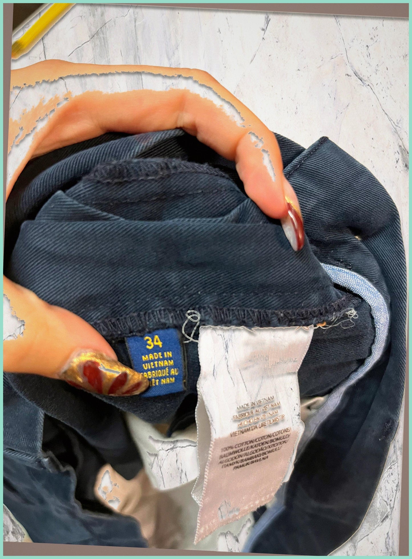 Entdecke unsere Vintage Track Pants von Nike und anderen Marken, erhältlich bei Valuxery.de - Dein Shop für trendige Vintage - Kleidung. Unsere Track Pants sind aus hochwertigen Materialien und