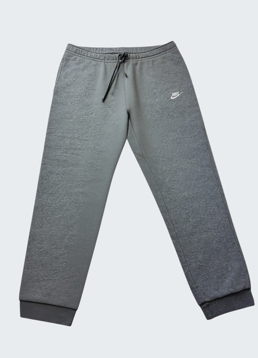 Vintage Nike Jogginghose L fit S 673 6 [photoroom-buegeln-bg-e9ecef-v1] [sha:59ea0937aec3] [bg:#E9ECEF] [source_image:86113896464648]