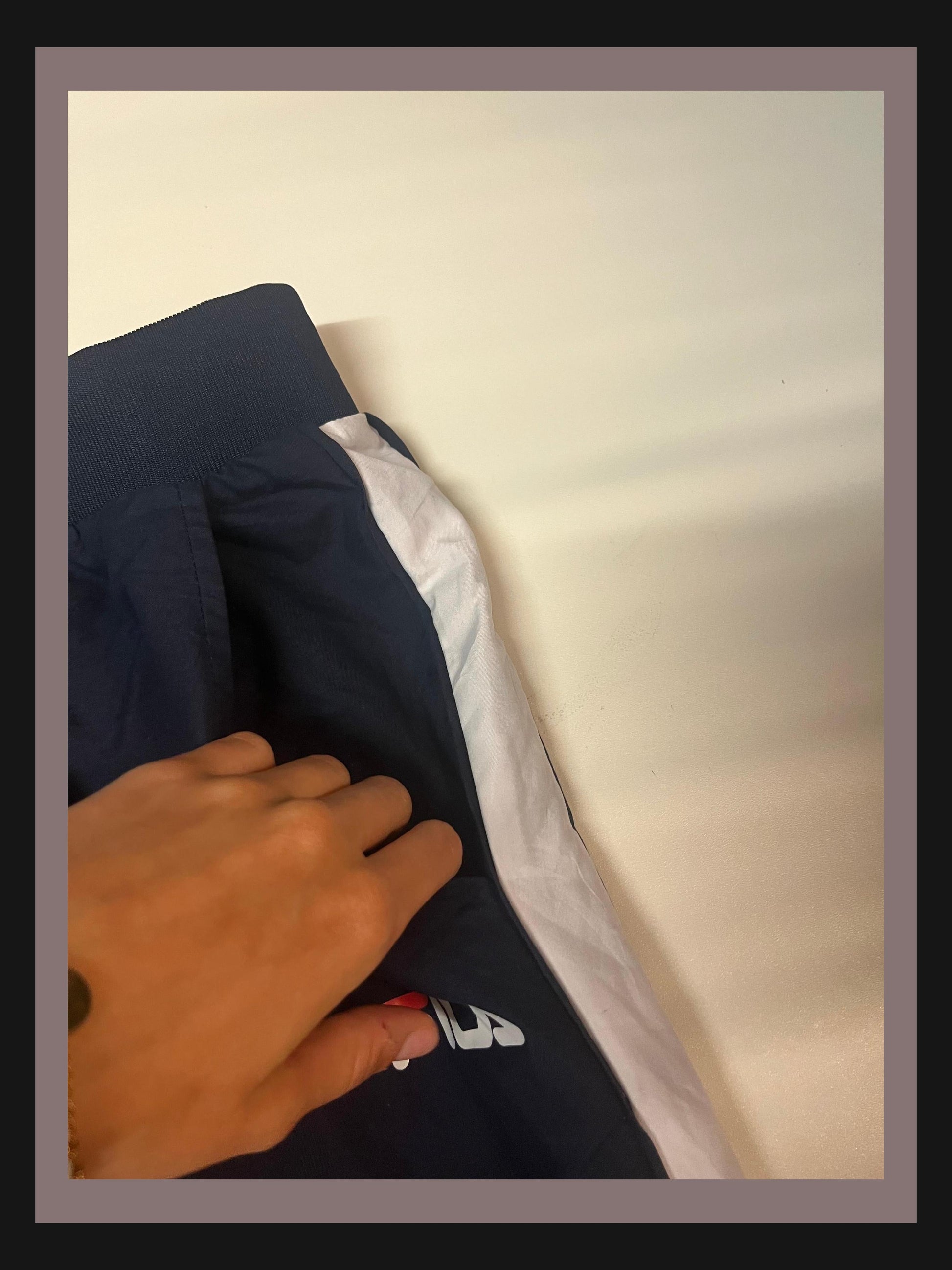 Entdecke unsere Vintage Track Pants von Nike und anderen Marken, erhältlich bei Valuxery.de - Dein Shop für trendige Vintage - Kleidung. Unsere Track Pants sind aus hochwertigen Materialien und