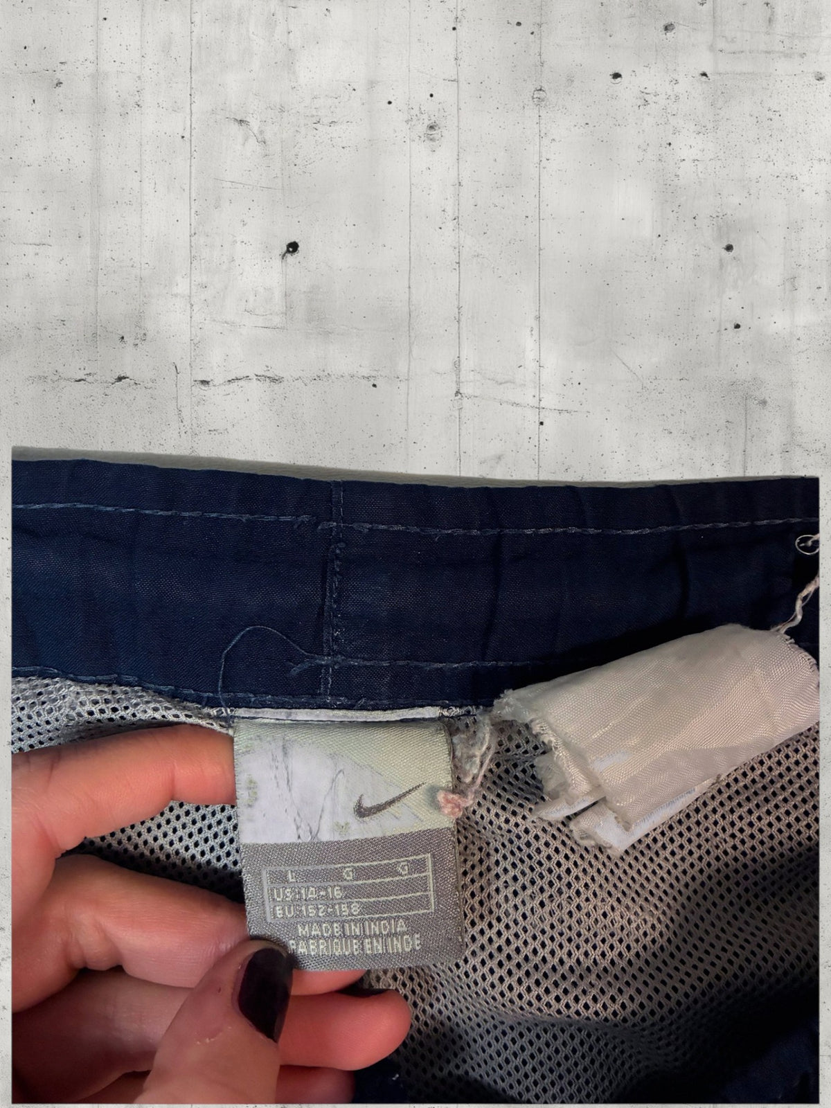 Nike Vintage Kids Track Pants XS | Baggy Trackpants 5-9-8-1 [photoroom-marmor-v1] [old:72146033901832] [pos:8]
