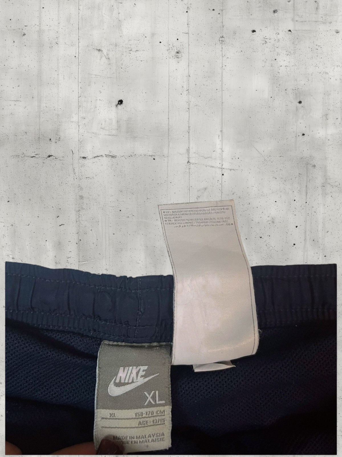 Nike Vintage Kids Track Pants XS | Baggy Trackpants 5-5-4-3 [photoroom-marmor-v1] [old:72145921016072] [pos:7]