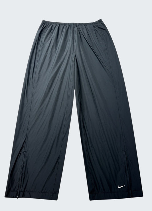 Vintage Nike trackpants kids L fit S 67 27 [photoroom-buegeln-bg-e9ecef-v1] [sha:52fc01ccbfd4] [bg:#E9ECEF] [source_image:86113898332424]