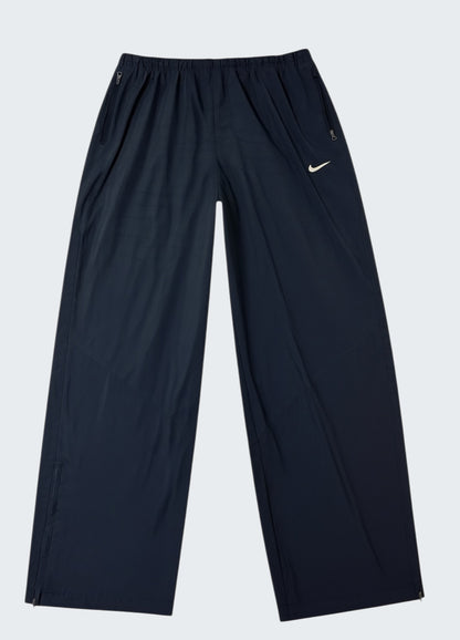 Vintage Nike trackpants M fit S 6 7 1 5 [photoroom-buegeln-bg-e9ecef-v1] [sha:e2414d21f60c] [bg:#E9ECEF] [source_image:86113900232968]