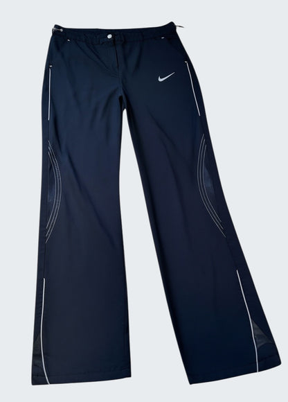 Vintage Nike Trackpants M fit S 6-747 [photoroom-buegeln-bg-e9ecef-v1] [sha:85d212d2812d] [bg:#E9ECEF] [source_image:86113893941512]