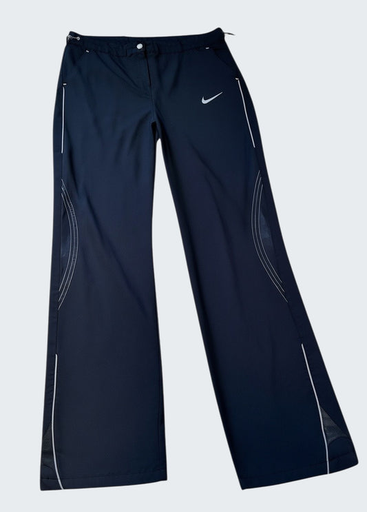 Vintage Nike Trackpants M fit S 6-747 [photoroom-buegeln-bg-e9ecef-v1] [sha:85d212d2812d] [bg:#E9ECEF] [source_image:86113893941512]