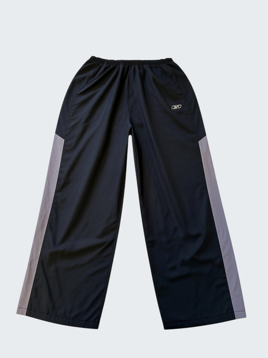 Vintage Reebok trackpants M fit XXS 6753 [photoroom-buegeln-bg-e9ecef-v1] [sha:664e4145bdc7] [bg:#E9ECEF] [source_image:86113891909896]