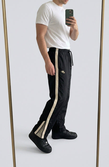 Nike Vintage Track Pants S | Baggy Trackpants 5-6-6-5 – getragenes Produktfoto