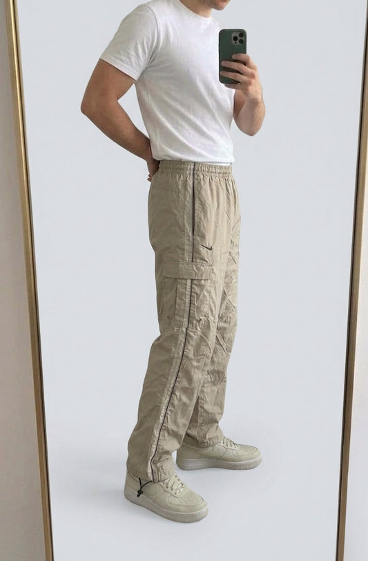 Nike Vintage Trackpants L 5-956 – getragenes Produktfoto