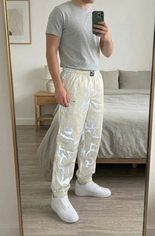 Nike Vintage Track Pants M | Baggy Trackpants 5-4-8-1 – getragenes Produktfoto