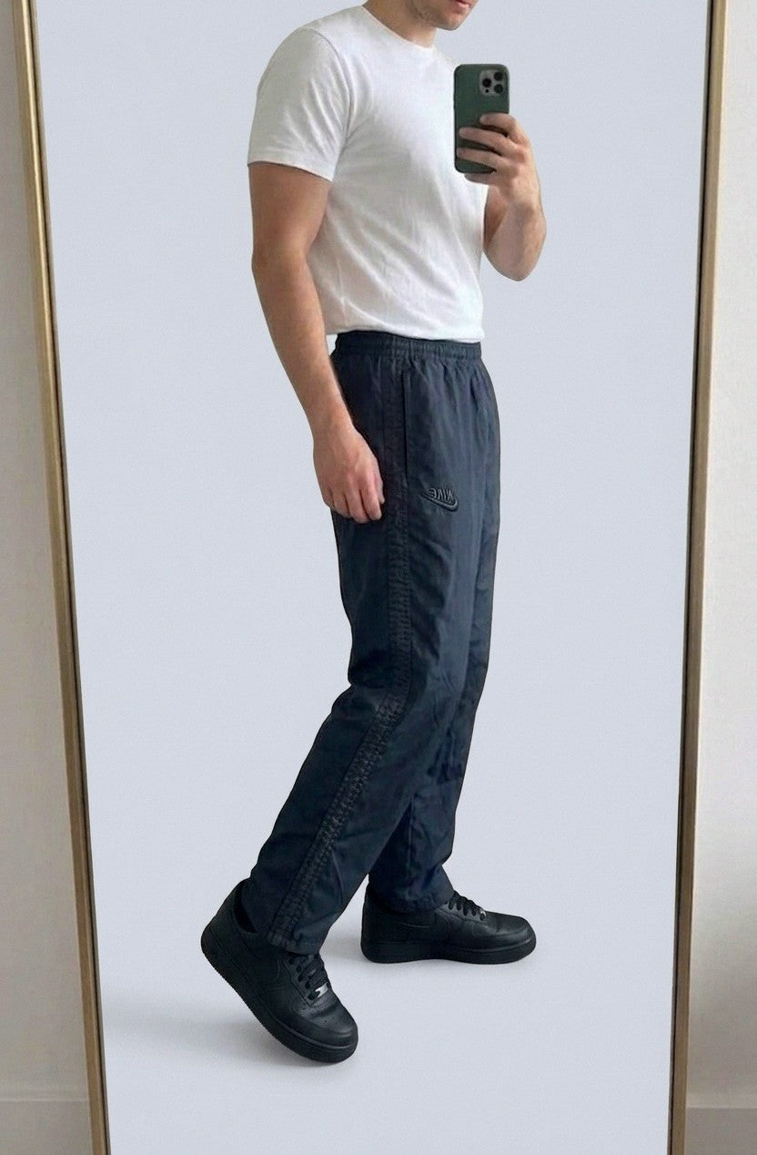 Nike Vintage Track Pants S | Baggy Trackpants 137 1 – getragenes Produktfoto