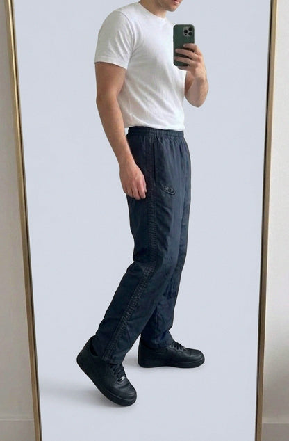 Nike Vintage Track Pants S | Baggy Trackpants 137 1 – getragenes Produktfoto