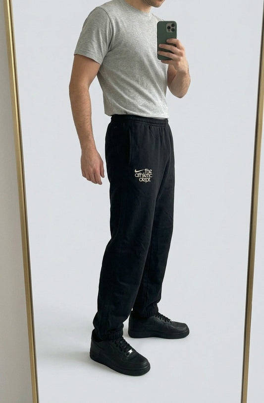 Nike Vintage Track Pants M | Baggy Trackpants 5-4-0-0 – getragenes Produktfoto