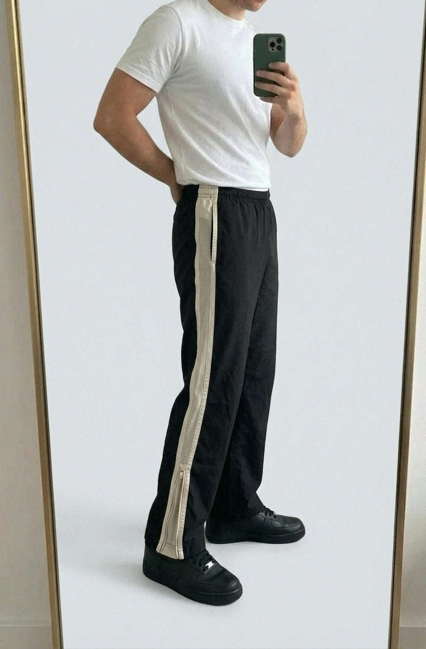 Nike Vintage Track Pants M | Baggy Trackpants 5-3-7-6 – getragenes Produktfoto
