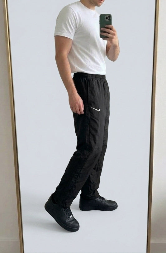 Nike Vintage Track Pants XS | Baggy Trackpants 56 07 – getragenes Produktfoto