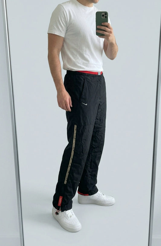 Nike Vintage Track Pants S | Baggy Trackpants 7-3-6-4 – getragenes Produktfoto
