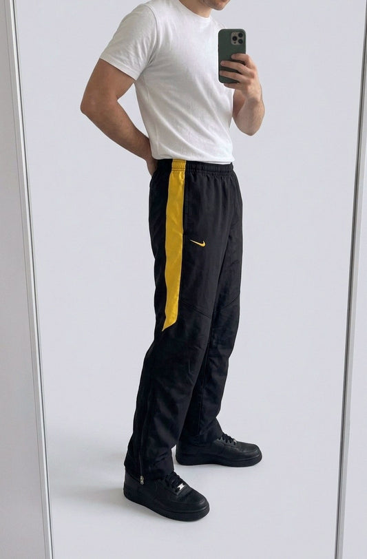 Vintage Nike Trackpants L fit S 5-3-7-3 – getragenes Produktfoto