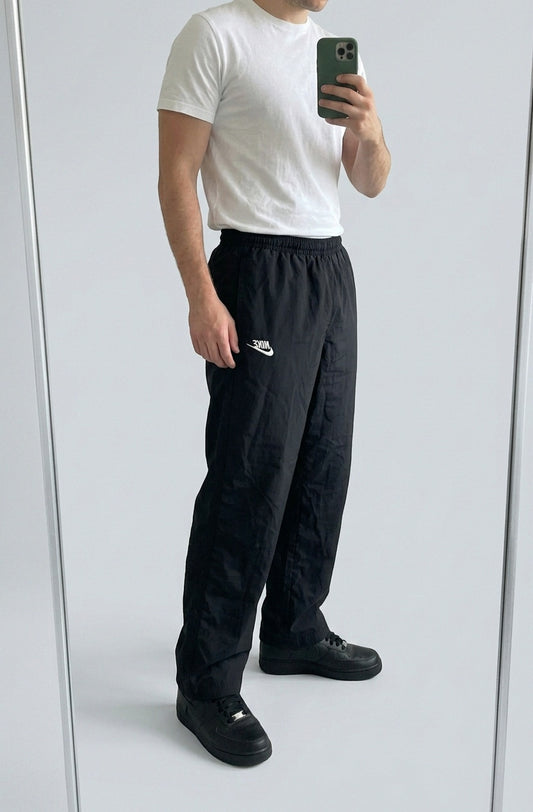 Nike Vintage Track Pants S | Baggy Trackpants 2-2-7-3 – getragenes Produktfoto