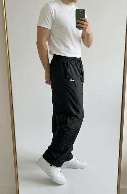 Nike Vintage Track Pants M | Baggy Trackpants 5-6-9-6 – getragenes Produktfoto