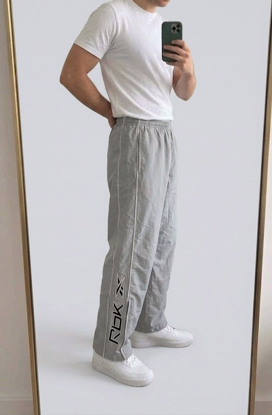 Reebok Vintage Trackpants S baggy 7-378 – getragenes Produktfoto